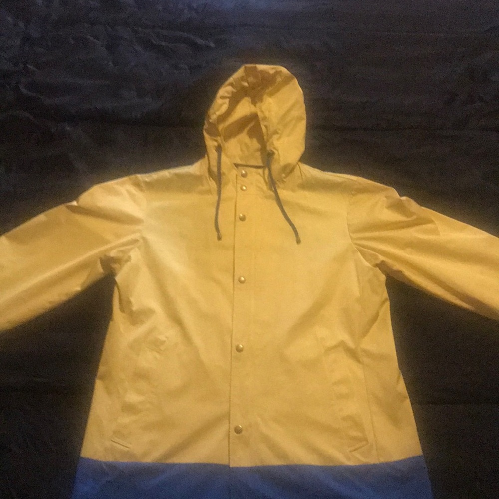 Mint Lauren Ralph Lauren raincoat in size 42R NWT